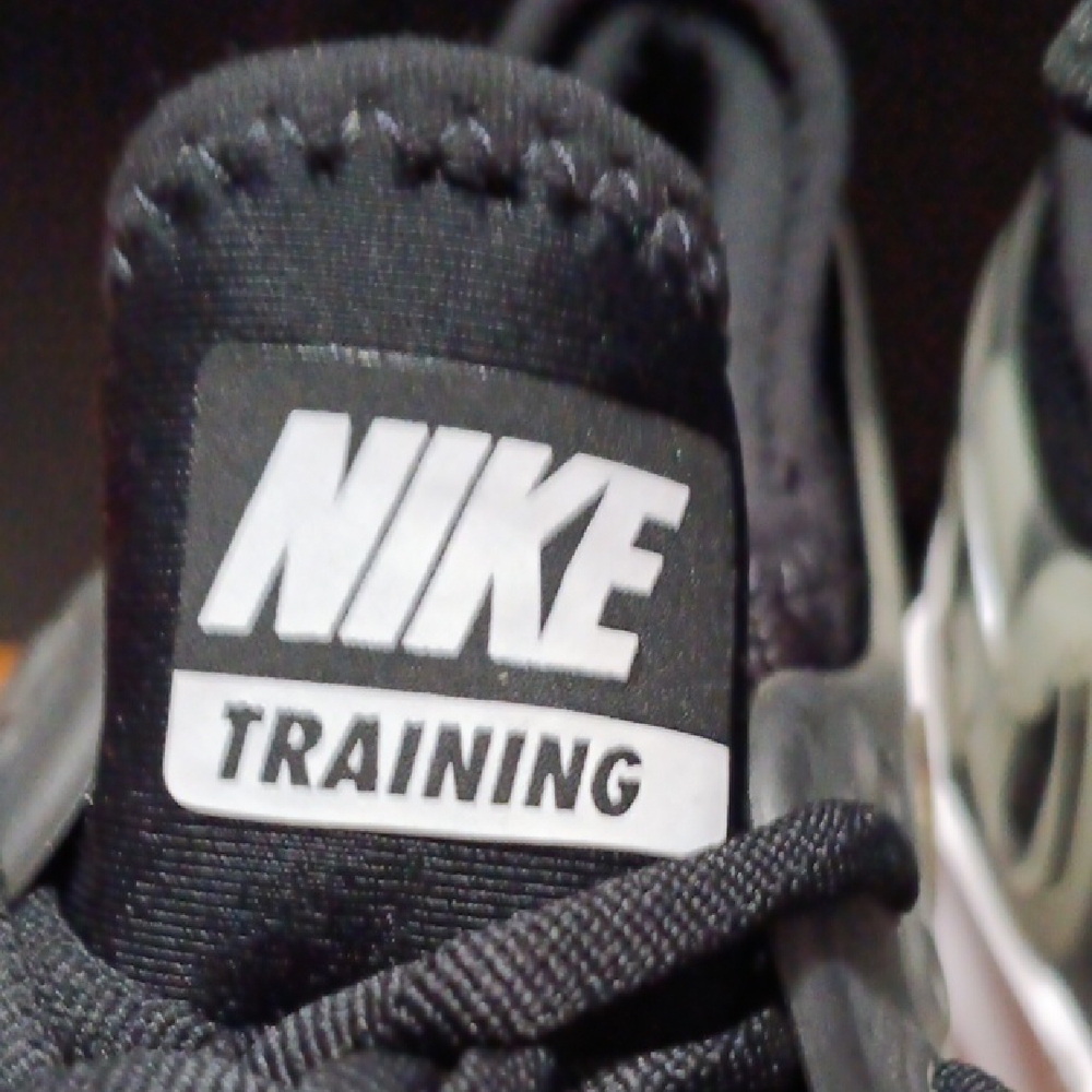 Nike Free TR7 Premium - Picture 2 of 6